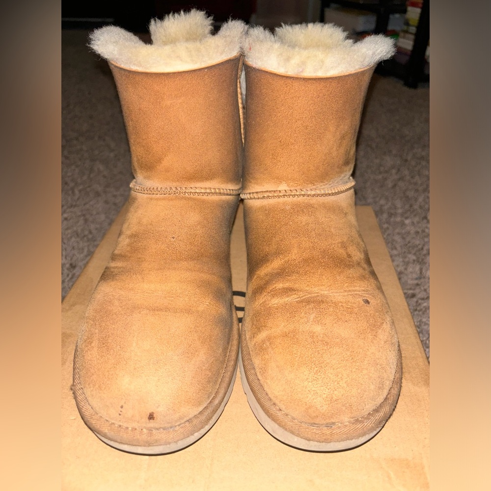 Chestnut UGGS BOOTS